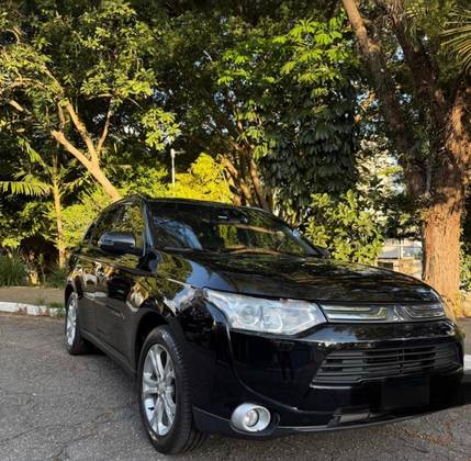 MITSUBISHI OUTLANDER 3.0 GT 4X4 V6 24V GASOLINA 4P AUTOMÁTICO MITSUBISHI OUTLANDER 3.0 GT 4X4 V6 24V GASOLINA 4P AUTOMÁTICO